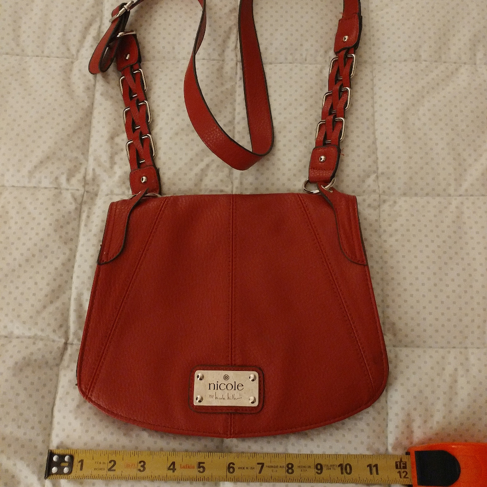 Nicole crossbody bag with chain woven straps